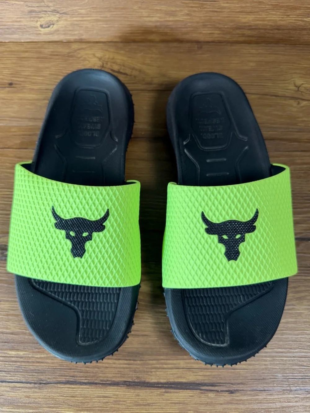 Under Armour Project Rock Fat Tire Slides Men's Size 9 Black Volt Sandals Shoes‎